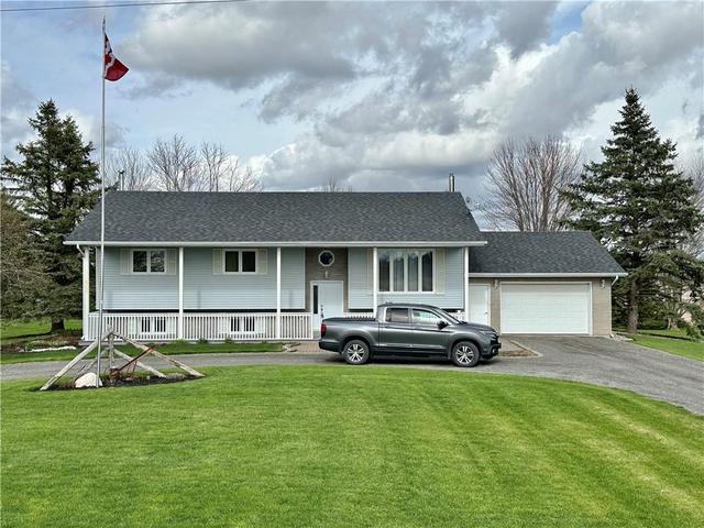 2525 Fawcett Road, House detached with 3 bedrooms, 2 bathrooms and 12 parking in North Dundas ON | Image 1
