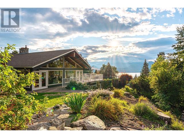 3029 Spruce Drive, House detached with 3 bedrooms, 3 bathrooms and null parking in Okanagan Similkameen E BC | Image 38
