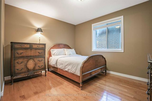 91 Seline Cres, House detached with 2 bedrooms, 3 bathrooms and 5 parking in Barrie ON | Image 3