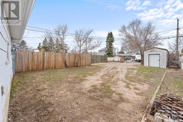 1110 Coteau Street W, House detached with 2 bedrooms, 1 bathrooms and null parking in Moose Jaw SK | Image 25