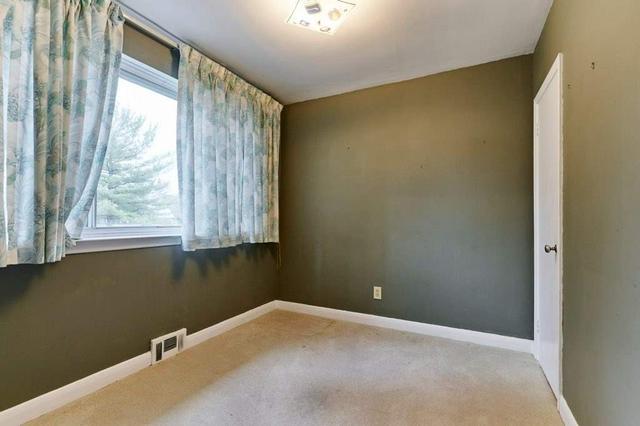 14 Moccasin Tr, House detached with 3 bedrooms, 2 bathrooms and 4 parking in Toronto ON | Image 7