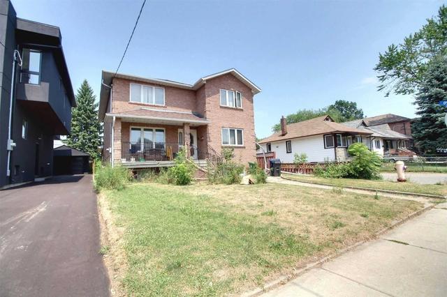 66 Simpson Ave, House detached with 4 bedrooms, 5 bathrooms and 4 parking in Toronto ON | Image 2