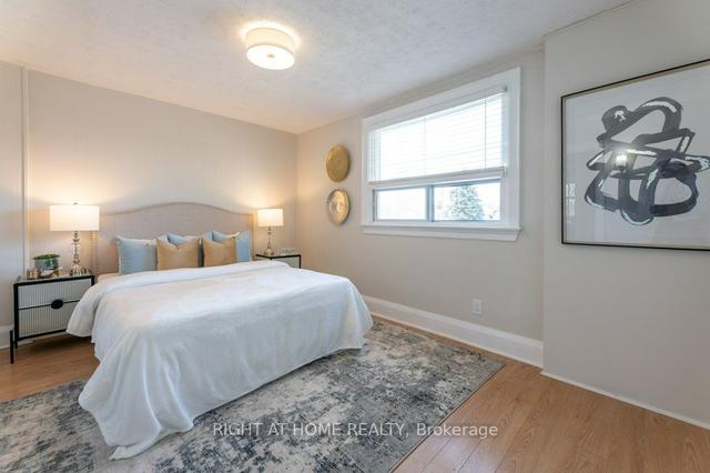 19 Bartonville Ave W, House detached with 3 bedrooms, 2 bathrooms and 1 parking in Toronto ON | Image 4