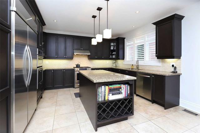 2121 Wildfel Way, House detached with 4 bedrooms, 4 bathrooms and 6 parking in Oakville ON | Image 4