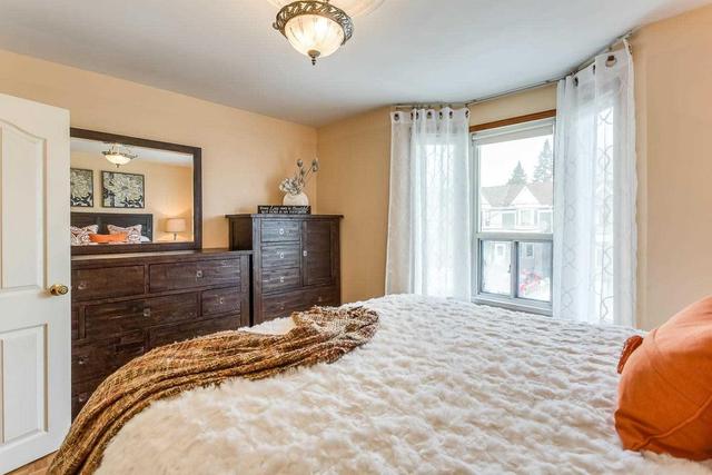 870 Runnymede Rd, House semidetached with 3 bedrooms, 2 bathrooms and 1 parking in Toronto ON | Image 9