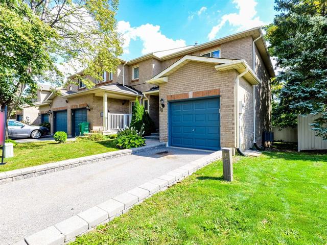 18 Farnham Dr, Townhouse with 3 bedrooms, 2 bathrooms and 2 parking in Brampton ON | Image 1