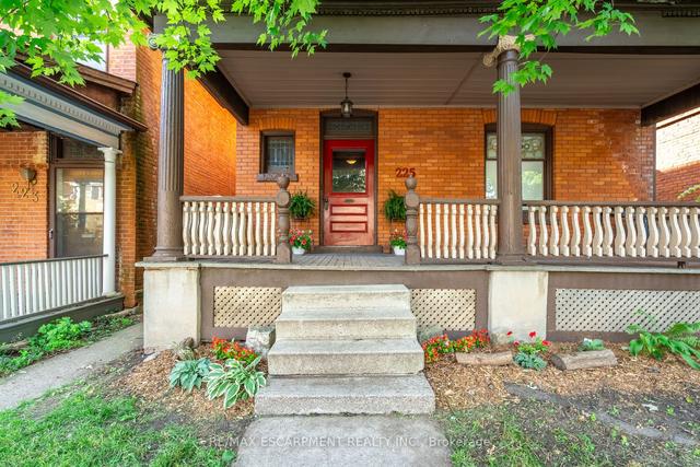 225 Queen St S, House detached with 5 bedrooms, 3 bathrooms and 3 parking in Hamilton ON | Image 34