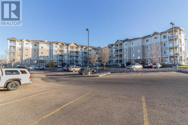 122, - 194 Sunrise Circle Sw, Condo with 2 bedrooms, 2 bathrooms and 1 parking in Medicine Hat AB | Card Image