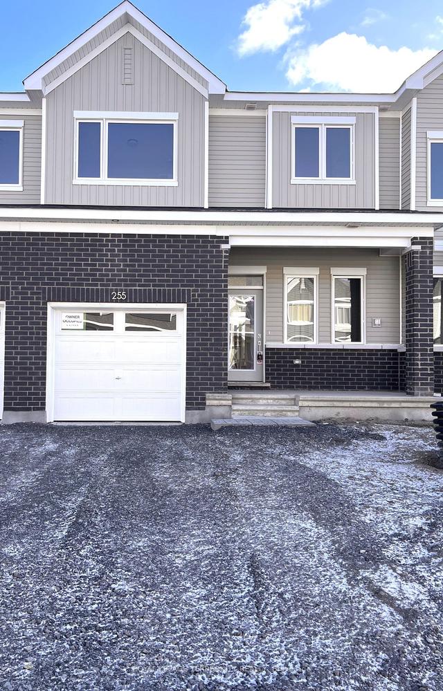 255 Falsetto St, House attached with 3 bedrooms, 4 bathrooms and 2 parking in Ottawa ON | Image 1