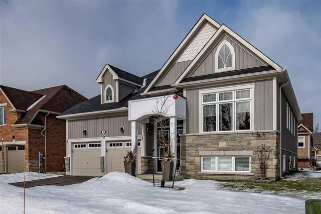 8 Allegra Dr, House detached with 2 bedrooms, 2 bathrooms and 4 parking in Wasaga Beach ON | Image 1