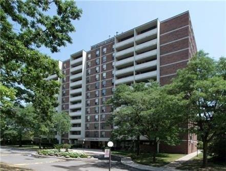 Ph09 - 3120 Kirwin Ave, Condo with 2 bedrooms, 1 bathrooms and 1 parking in Mississauga ON | Image 1