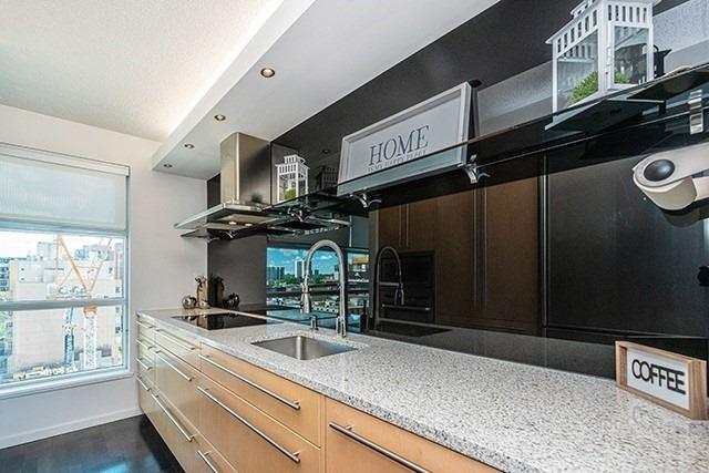 1001 - 50 Lombard St, Condo with 2 bedrooms, 1 bathrooms and 1 parking in Toronto ON | Image 5