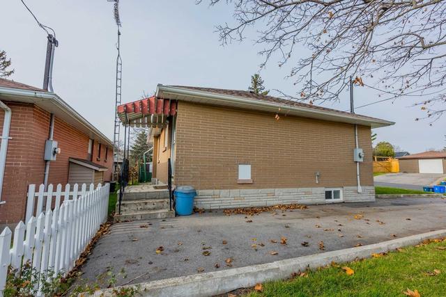 137 Southlawn Ave, House detached with 3 bedrooms, 2 bathrooms and 4 parking in Oshawa ON | Image 15
