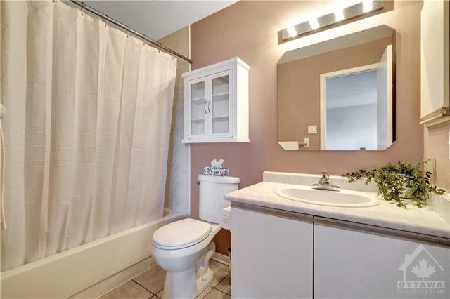 2049 Sunland Drive, Townhouse with 3 bedrooms, 3 bathrooms and 3 parking in Ottawa ON | Image 15