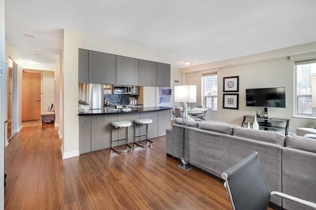 906 - 70 Alexander St, Condo with 2 bedrooms, 2 bathrooms and 1 parking in Toronto ON | Image 14