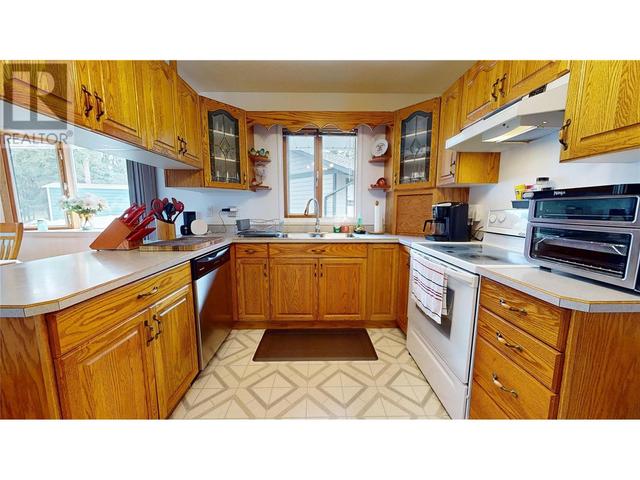 2454 Leisure Road, House detached with 4 bedrooms, 2 bathrooms and 2 parking in Columbia Shuswap C BC | Image 21