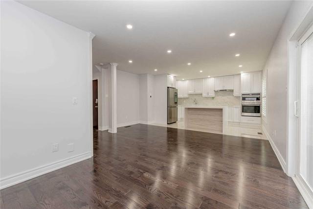 271 Discovery Tr, House detached with 4 bedrooms, 4 bathrooms and 6 parking in Vaughan ON | Image 2