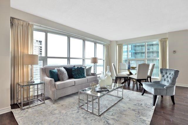 3107 - 77 Harbour Sq, Condo with 2 bedrooms, 2 bathrooms and 1 parking in Toronto ON | Image 6