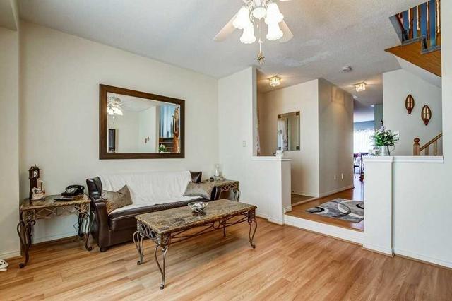 1259 Brillinger St, Townhouse with 3 bedrooms, 3 bathrooms and 2 parking in Oakville ON | Image 3