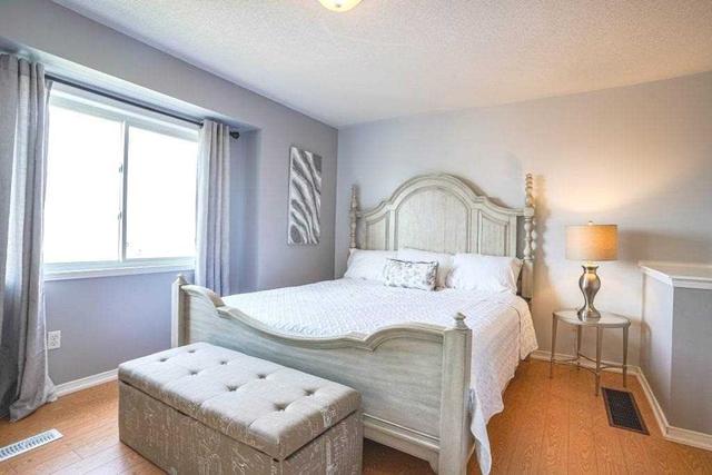 68 Oakins Lane W, Townhouse with 3 bedrooms, 3 bathrooms and 2 parking in Ajax ON | Image 9