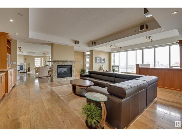 1900 - 10035 Saskatchewan Dr Nw, Condo with 3 bedrooms, 4 bathrooms and 5 parking in Edmonton AB | Image 5