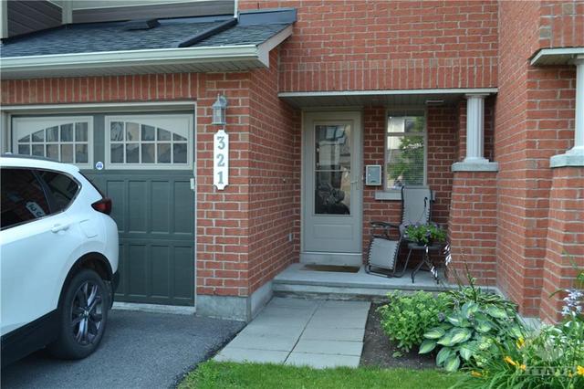 321 Ravenswood Way, Townhouse with 3 bedrooms, 3 bathrooms and 3 parking in Ottawa ON | Image 1