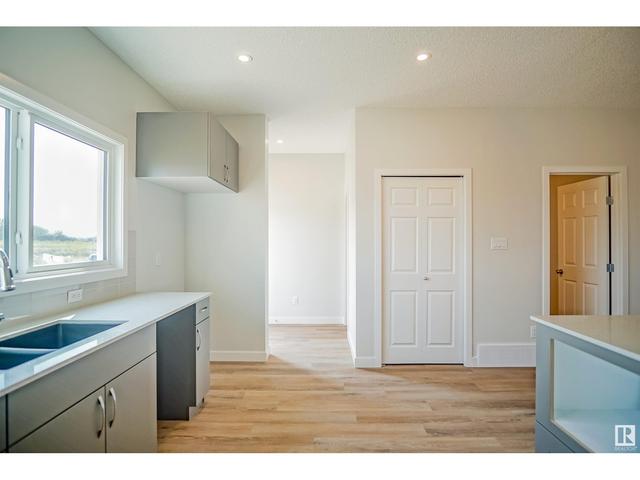 17934 70a St Nw, House detached with 3 bedrooms, 2 bathrooms and null parking in Edmonton AB | Image 11