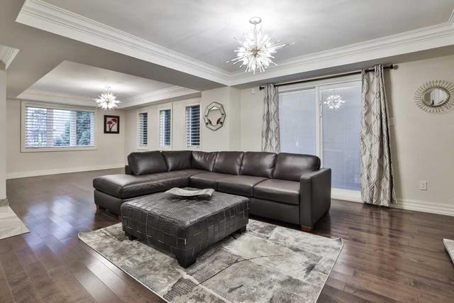 4236 Spruce Ave, House detached with 4 bedrooms, 4 bathrooms and 4 parking in Burlington ON | Image 2