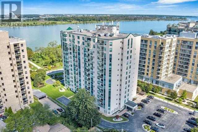 903 - 4789 Riverside Drive East, Condo with 2 bedrooms, 2 bathrooms and null parking in Windsor ON | Image 1