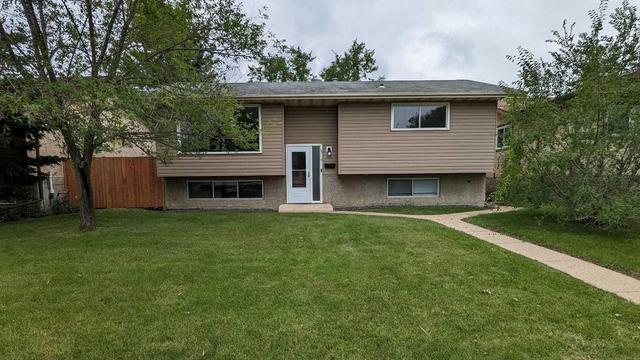 6715 40 Avenue, House detached with 4 bedrooms, 2 bathrooms and 2 parking in Edmonton AB | Image 1