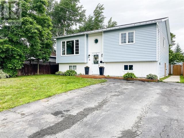 18 Collishaw Crescent, House other with 4 bedrooms, 2 bathrooms and null parking in Gander NL | Image 2