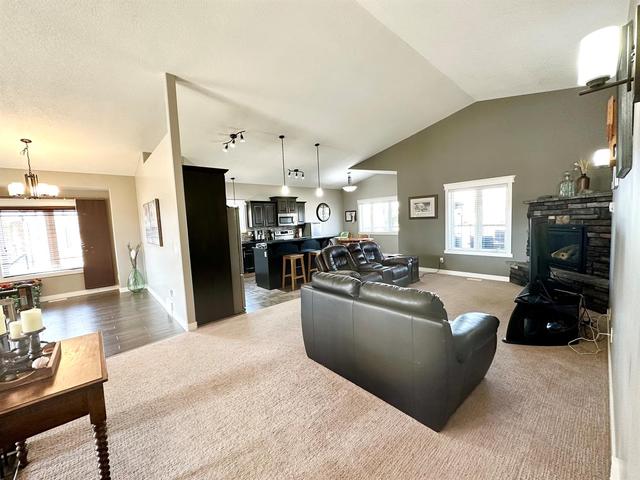 7726 - covington Way, House detached with 5 bedrooms, 3 bathrooms and 8 parking in Grande Prairie County No. 1 AB | Image 8