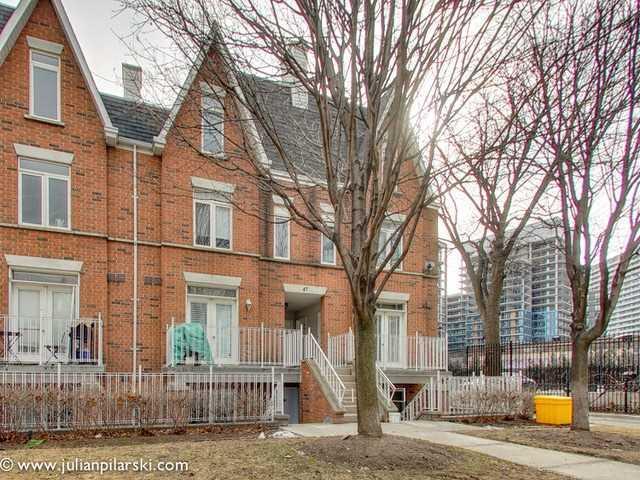 Th 4701 - 47 Sudbury St, Townhouse with 2 bedrooms, 1 bathrooms and 1 parking in Toronto ON | Image 2