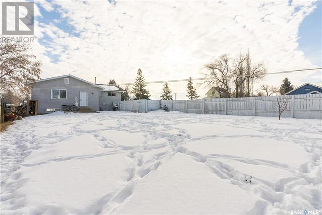 1124 9th Street, House detached with 3 bedrooms, 1 bathrooms and null parking in Perdue SK | Image 38