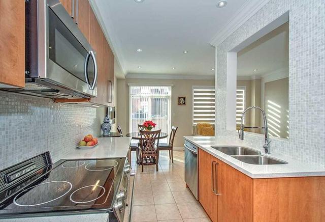 80 Pacific Rim Crt, House attached with 3 bedrooms, 3 bathrooms and 2 parking in Richmond Hill ON | Image 11