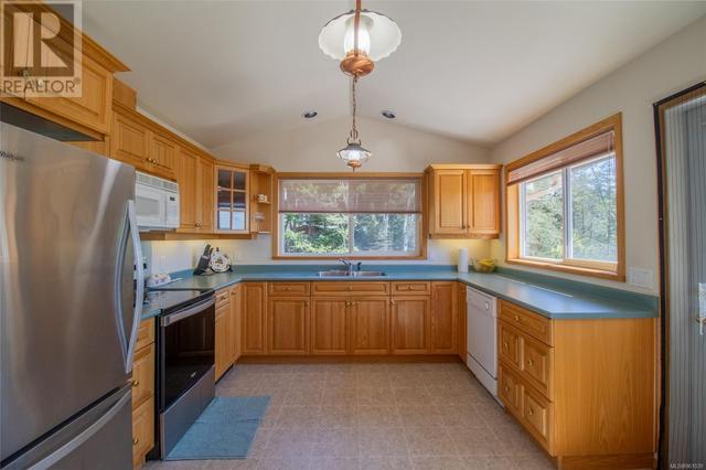 3731 Privateers Rd, House detached with 4 bedrooms, 2 bathrooms and 5 parking in Southern Gulf Islands BC | Image 4