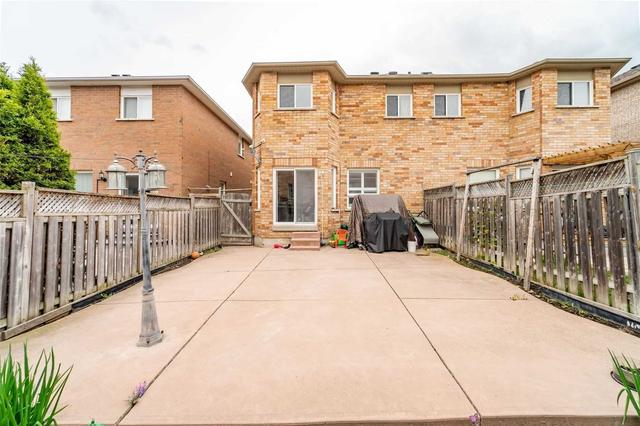 33 Blackthorn Dr, House semidetached with 3 bedrooms, 4 bathrooms and 3 parking in Vaughan ON | Image 18