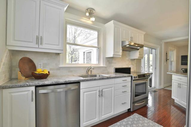 27 Park Ave E, House detached with 2 bedrooms, 2 bathrooms and 3 parking in Burlington ON | Image 7