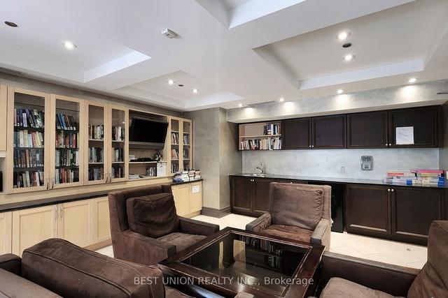 512 - 485 Rosewell Ave, Condo with 2 bedrooms, 2 bathrooms and 1 parking in Toronto ON | Image 22