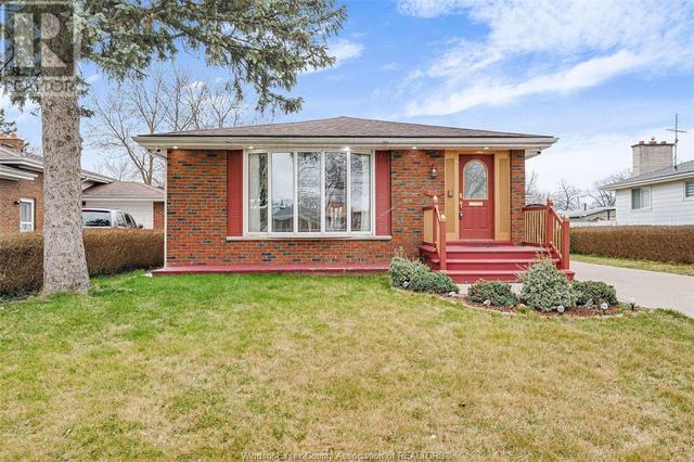 10285 Pulbrook, House detached with 5 bedrooms, 2 bathrooms and null parking in Windsor ON | Image 2