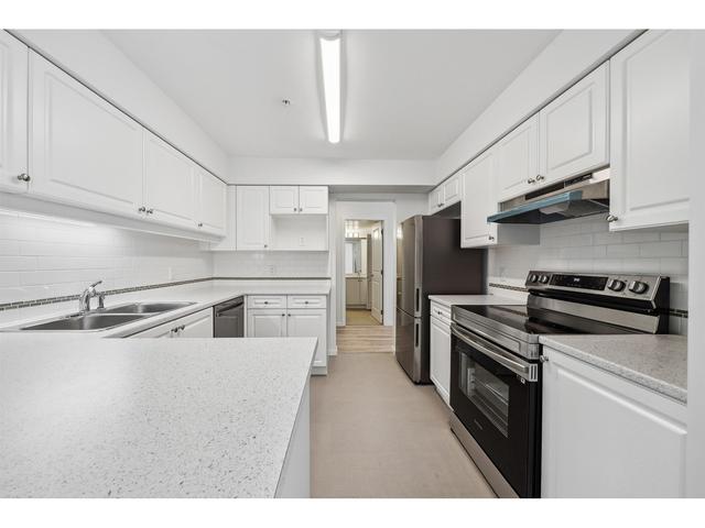 304 - 13911 70th Avenue, Condo with 2 bedrooms, 2 bathrooms and 2 parking in Surrey BC | Image 5