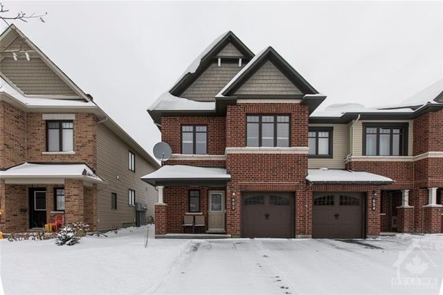 652 Petrichor Crescent, Townhouse with 3 bedrooms, 4 bathrooms and 3 parking in Ottawa ON | Image 2