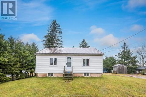 29 Walker, House detached with 3 bedrooms, 1 bathrooms and null parking in Sackville NB | Card Image