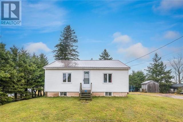 29 Walker, House detached with 3 bedrooms, 1 bathrooms and null parking in Sackville NB | Image 1