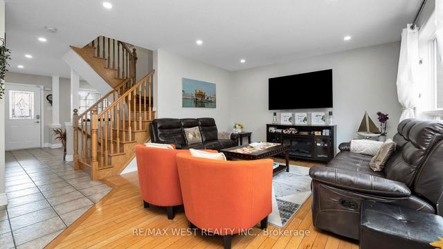 7 Graham Cres, House detached with 3 bedrooms, 3 bathrooms and 3 parking in Orangeville ON | Image 2