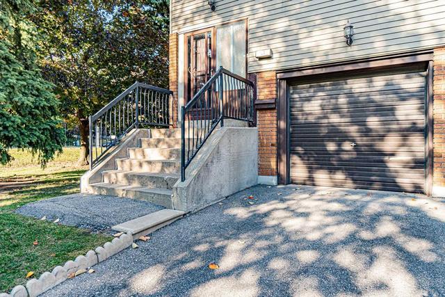 10 Carleton Pl, Townhouse with 3 bedrooms, 2 bathrooms and 1 parking in Brampton ON | Image 1