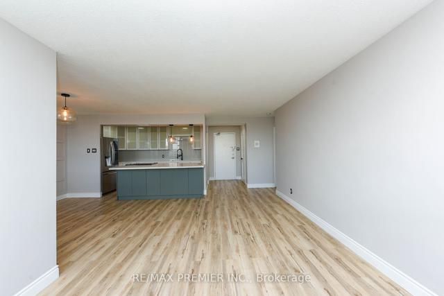 516 - 2835 Islington Ave, Condo with 3 bedrooms, 2 bathrooms and 1 parking in Toronto ON | Image 8