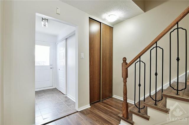 222 Romulus Private, Townhouse with 4 bedrooms, 3 bathrooms and 2 parking in Ottawa ON | Image 3