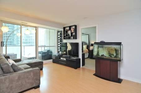 806 - 12 Yonge St, Condo with 2 bedrooms, 2 bathrooms and 1 parking in Toronto ON | Image 5
