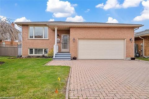 7853 Alfred St, House detached with 3 bedrooms, 2 bathrooms and 4 parking in Niagara Falls ON | Card Image